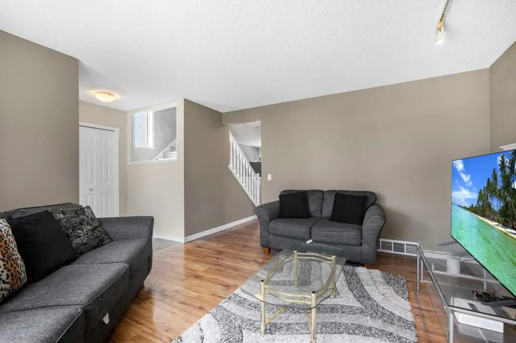 43 Covington Close NE Calgary AB T3K 4M2