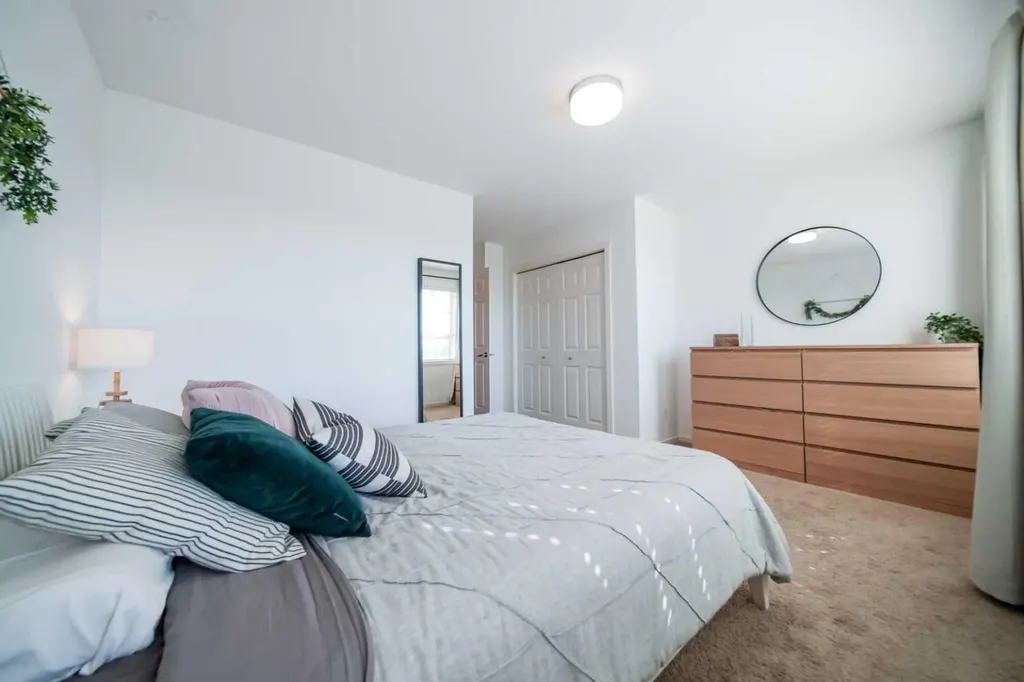 211 Copperpond Common SE Calgary AB T2Z 1G5