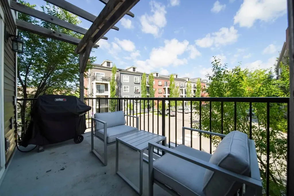 211 Copperpond Common SE Calgary AB T2Z 1G5