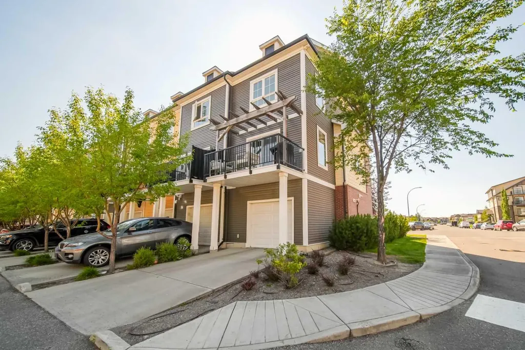 211 Copperpond Common SE Calgary AB T2Z 1G5