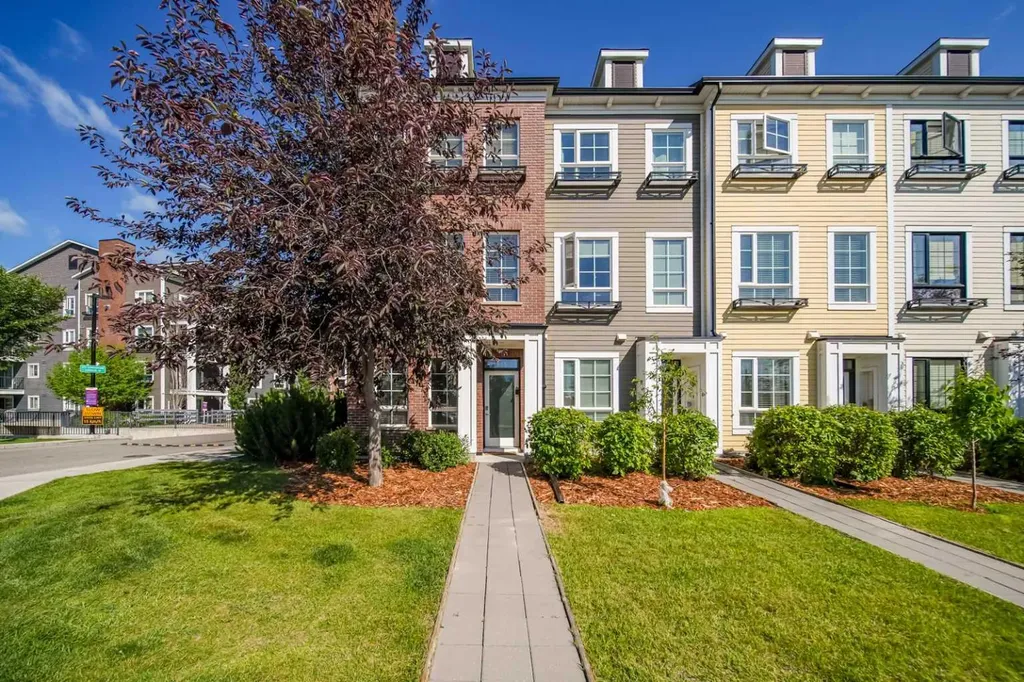 211 Copperpond Common SE Calgary AB T2Z 1G5