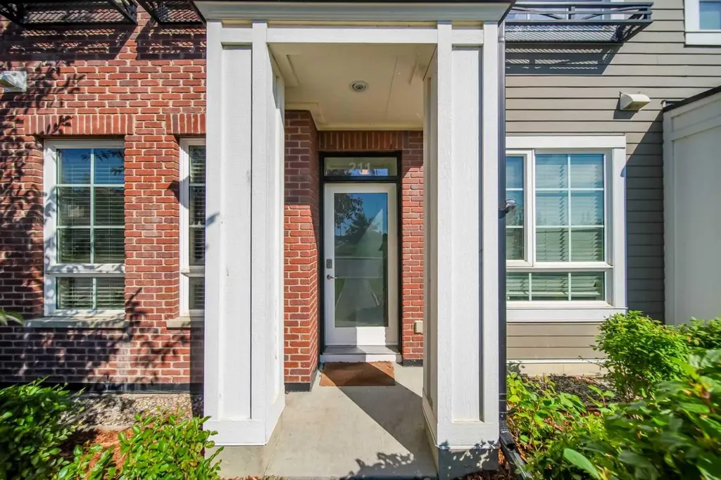 211 Copperpond Common SE Calgary AB T2Z 1G5