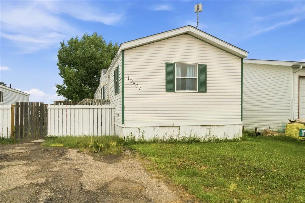 10807 97 Street Clairmont AB T0H0W0