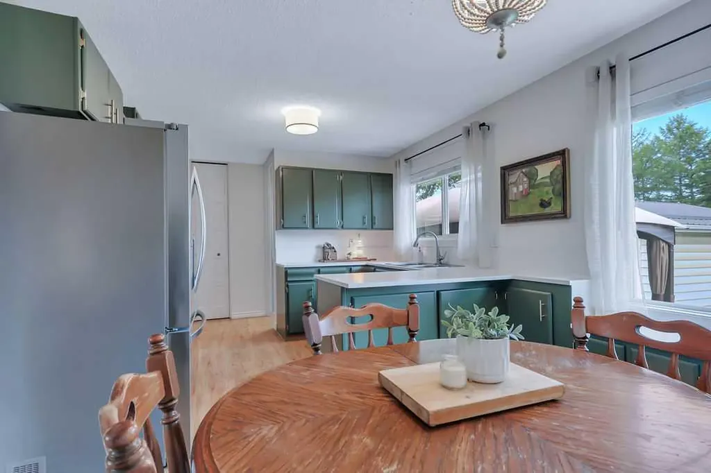 4 Anders Street Red Deer AB T4R 1B8
