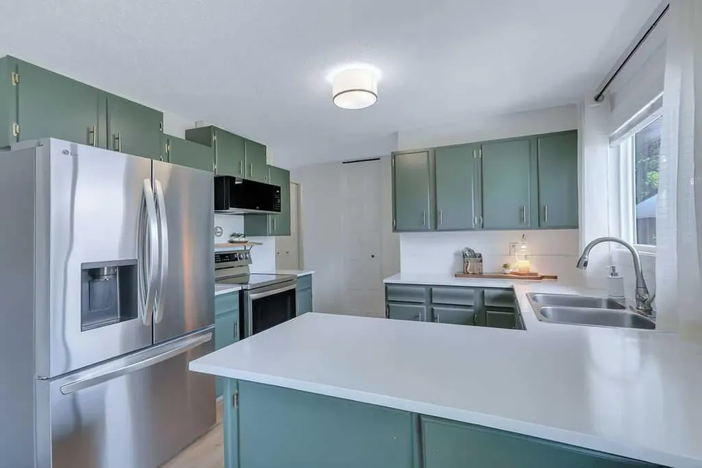 4 Anders Street Red Deer AB T4R 1B8