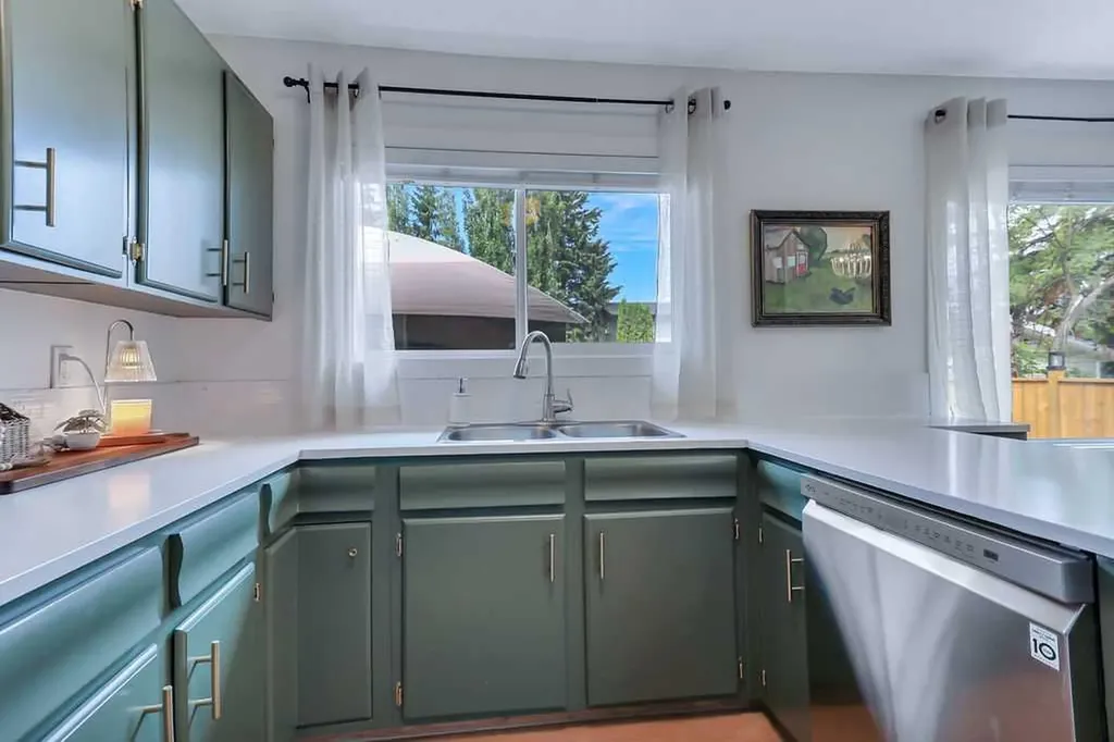 4 Anders Street Red Deer AB T4R 1B8