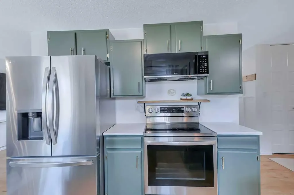 4 Anders Street Red Deer AB T4R 1B8