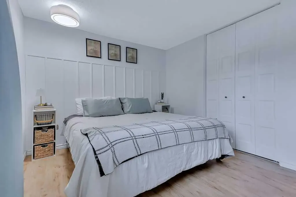 4 Anders Street Red Deer AB T4R 1B8