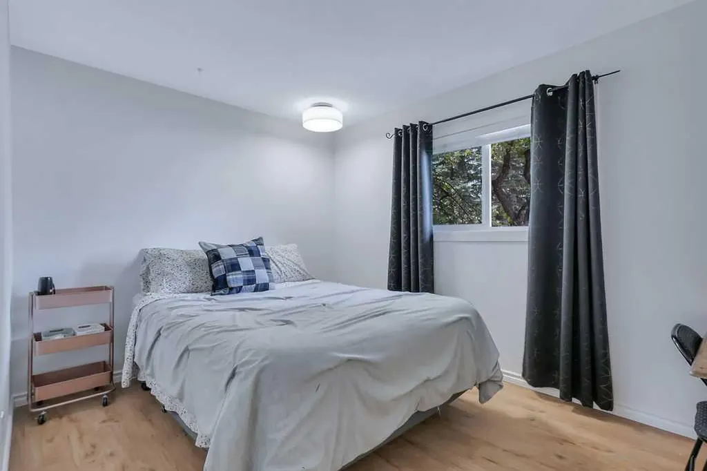 4 Anders Street Red Deer AB T4R 1B8