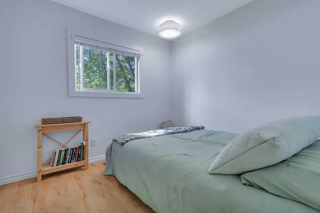 4 Anders Street Red Deer AB T4R 1B8