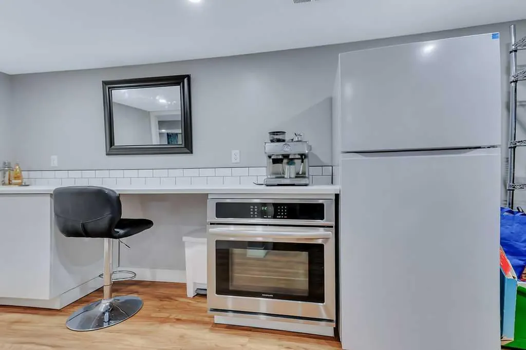 4 Anders Street Red Deer AB T4R 1B8