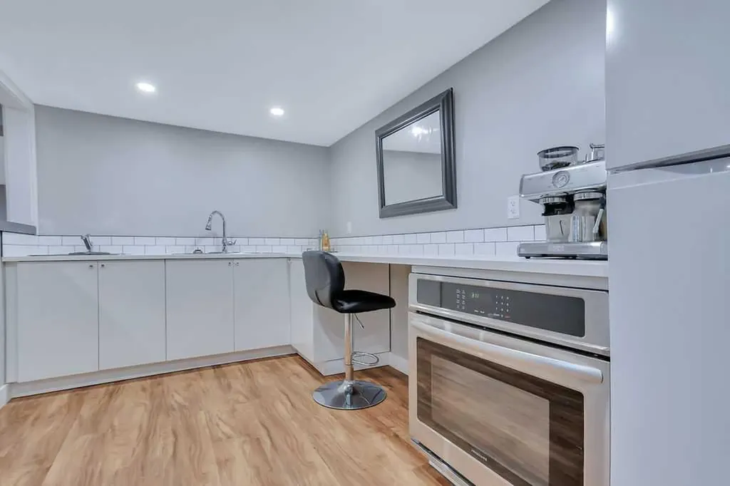 4 Anders Street Red Deer AB T4R 1B8