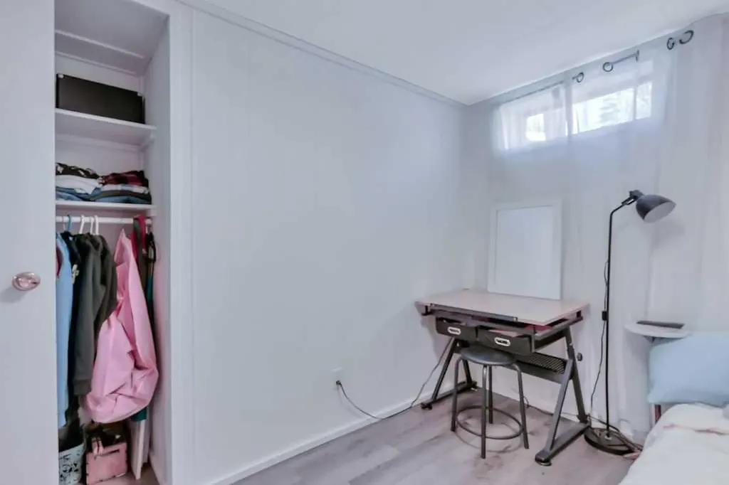 4 Anders Street Red Deer AB T4R 1B8