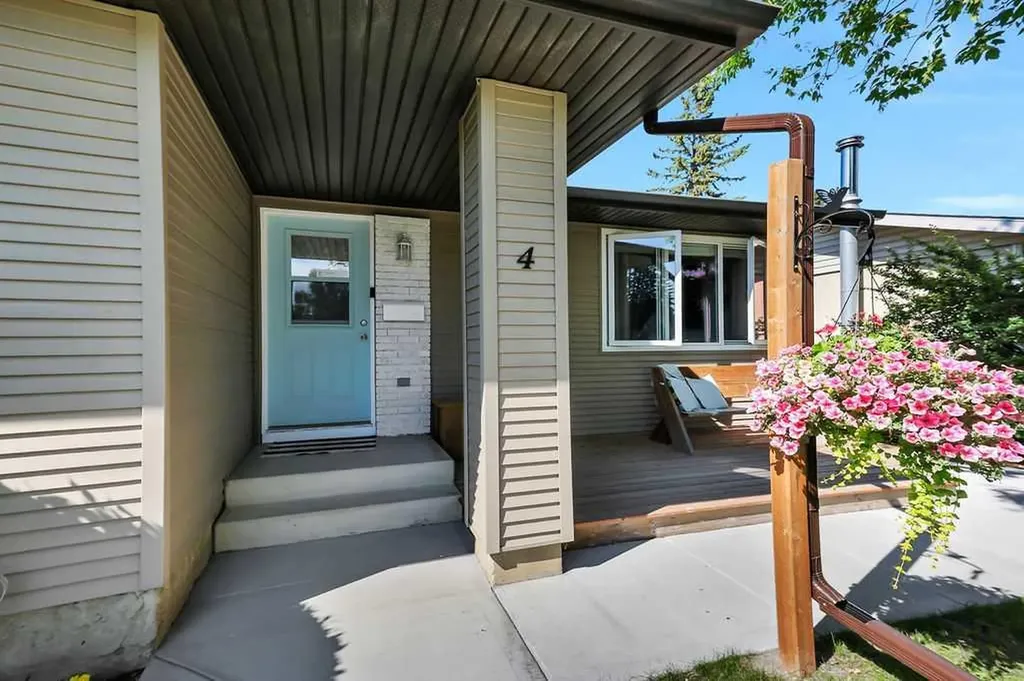 4 Anders Street Red Deer AB T4R 1B8