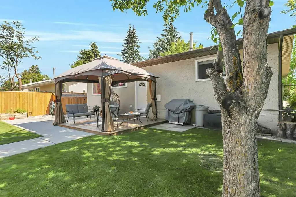 4 Anders Street Red Deer AB T4R 1B8