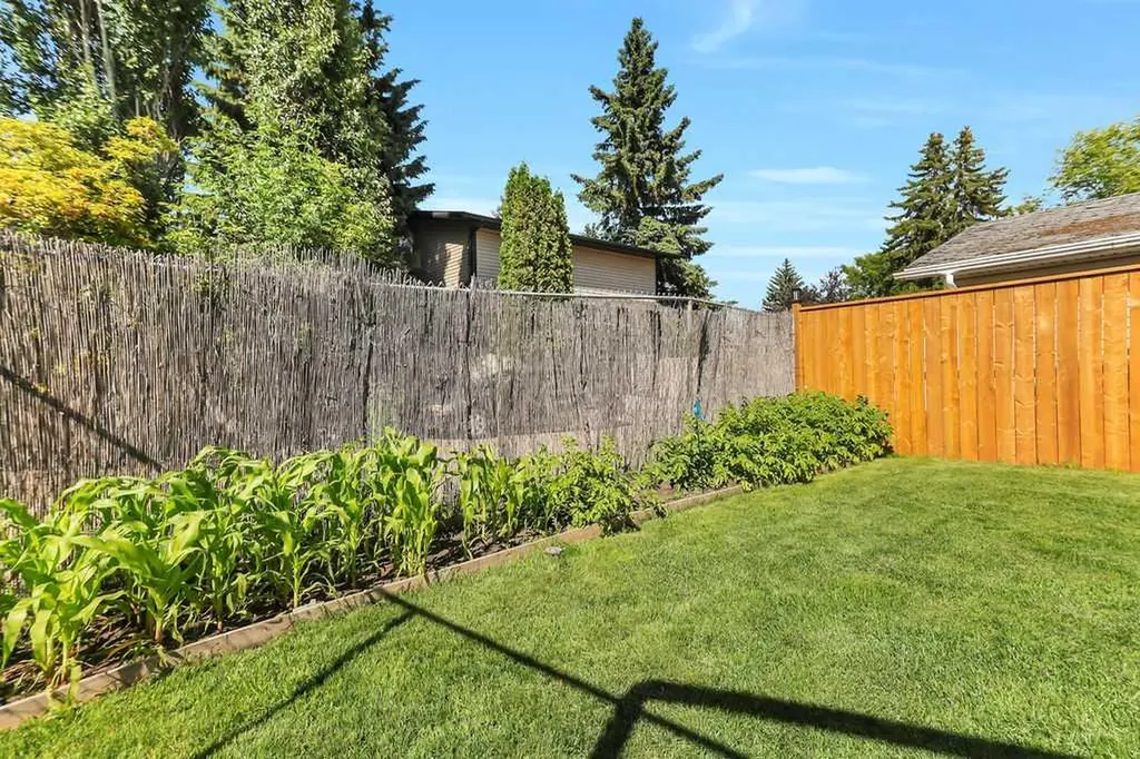 4 Anders Street Red Deer AB T4R 1B8