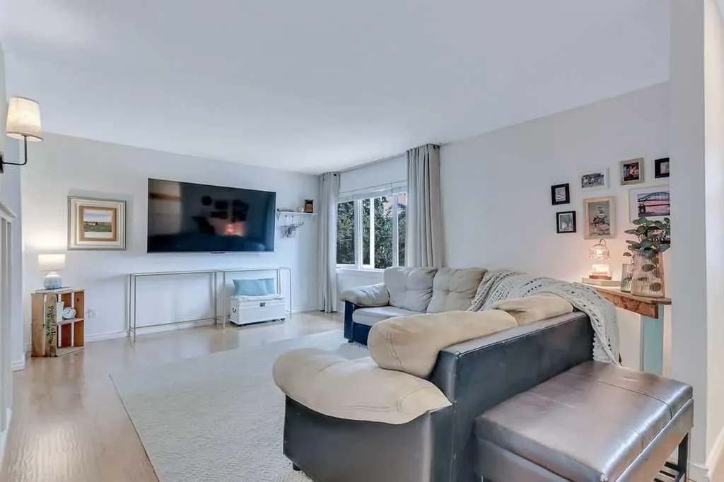 4 Anders Street Red Deer AB T4R 1B8