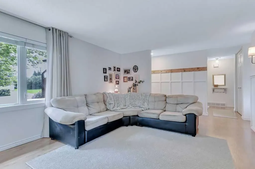 4 Anders Street Red Deer AB T4R 1B8