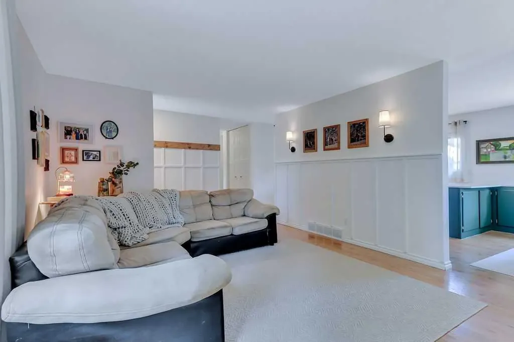 4 Anders Street Red Deer AB T4R 1B8