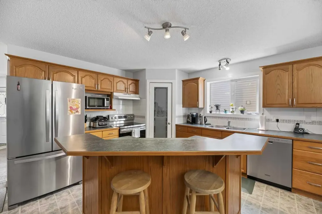 1514 Mary Place Didsbury AB T0M0W0