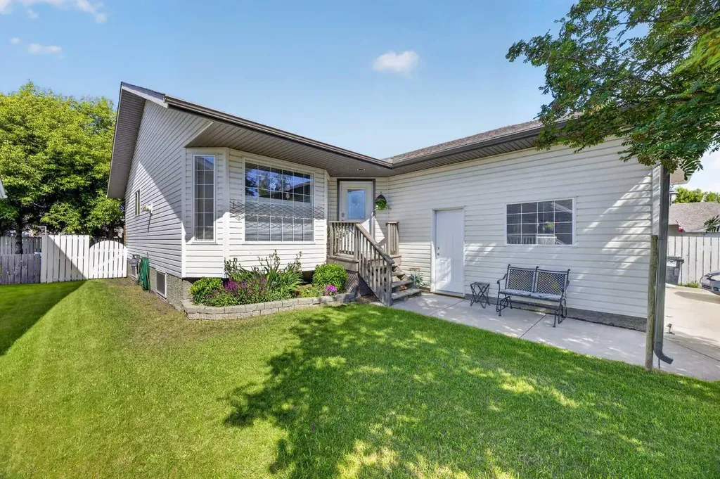 1514 Mary Place Didsbury AB T0M0W0