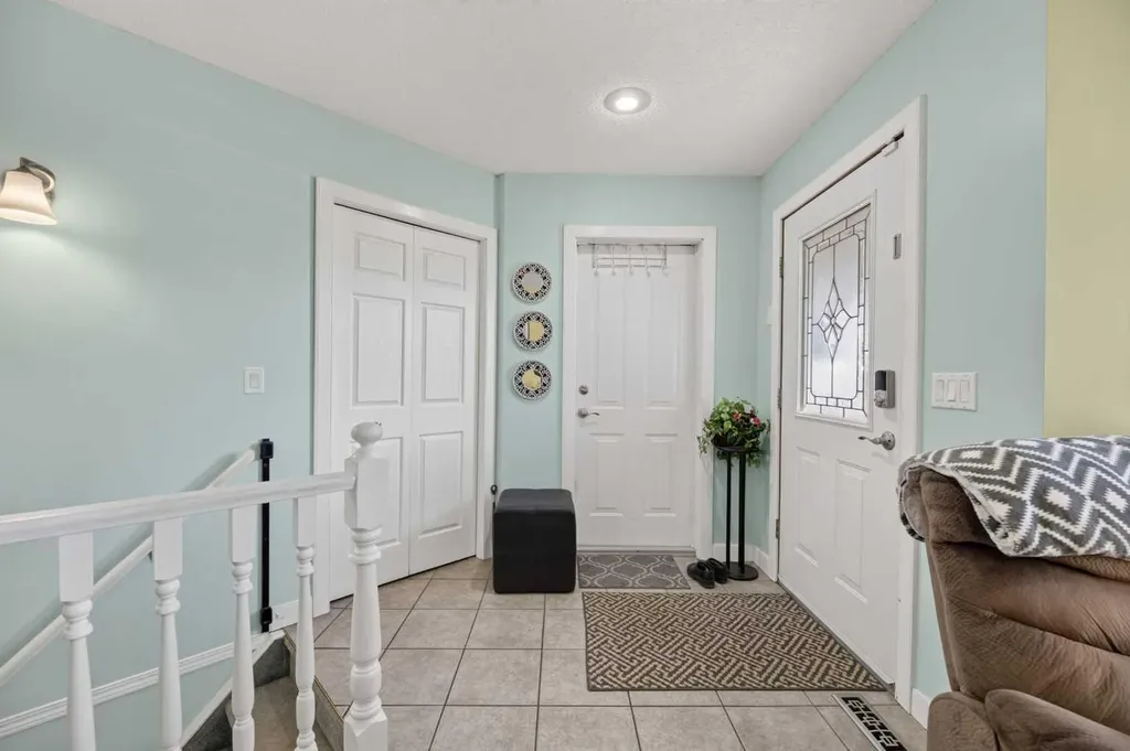1514 Mary Place Didsbury AB T0M0W0