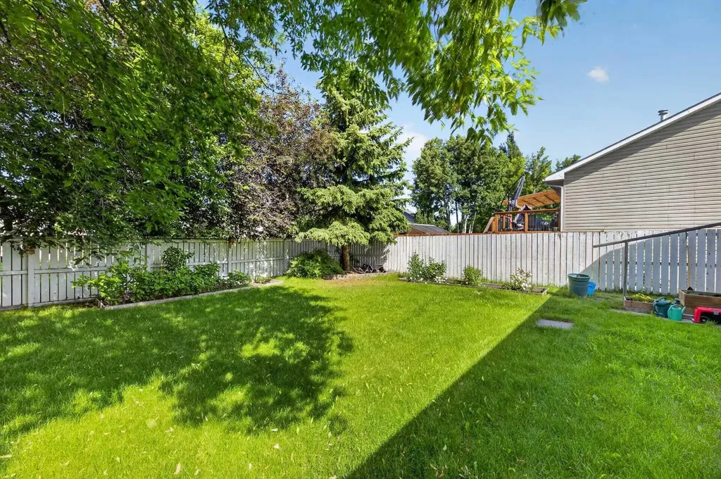 1514 Mary Place Didsbury AB T0M0W0