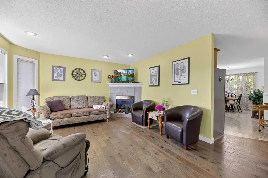 1514 Mary Place Didsbury AB T0M0W0