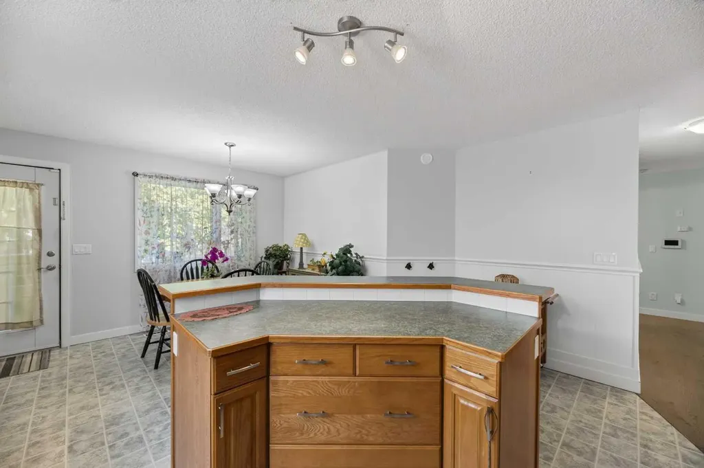 1514 Mary Place Didsbury AB T0M0W0