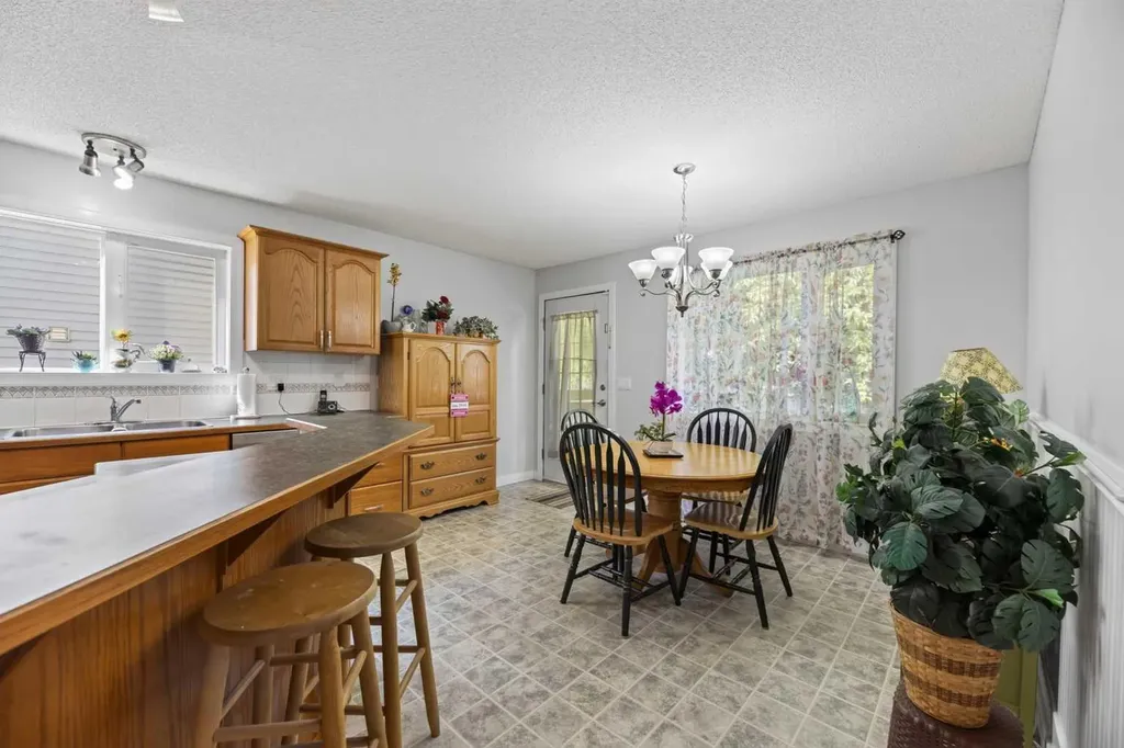 1514 Mary Place Didsbury AB T0M0W0