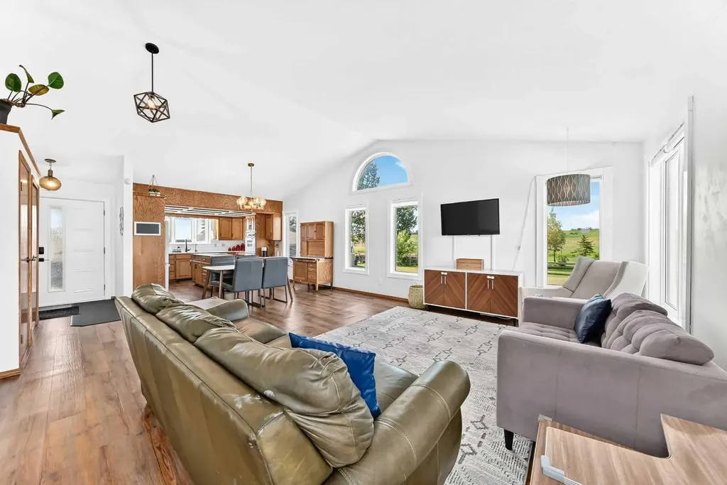 112173 2253 Drive E Rural Foothills County AB T1S 4V5