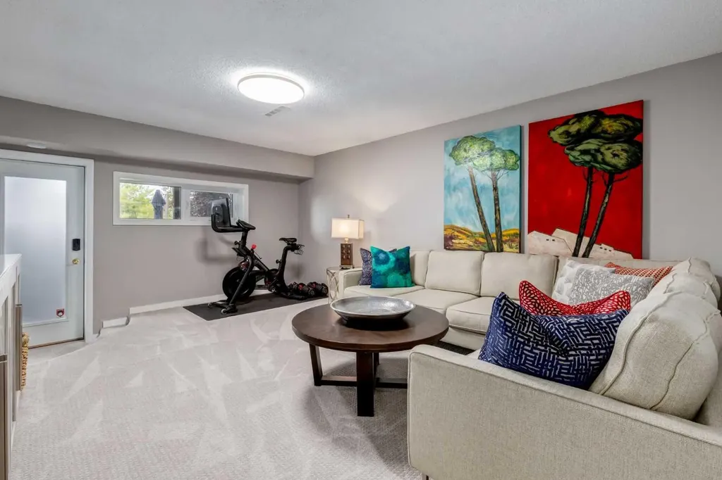 2031 30 Avenue SW Calgary AB T2T 1R3