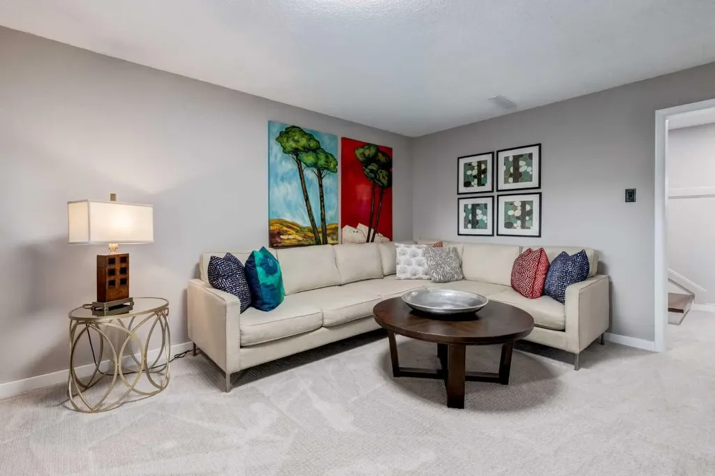 2031 30 Avenue SW Calgary AB T2T 1R3