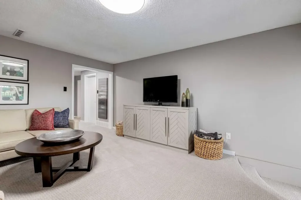 2031 30 Avenue SW Calgary AB T2T 1R3