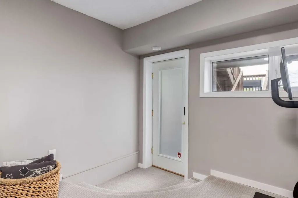2031 30 Avenue SW Calgary AB T2T 1R3