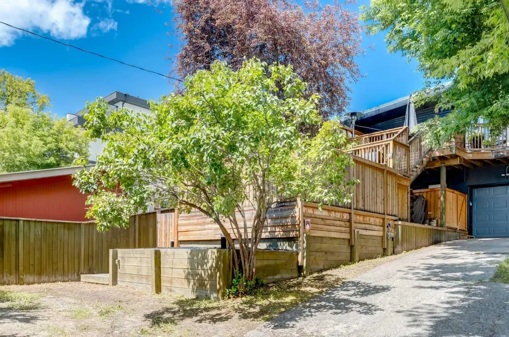 2031 30 Avenue SW Calgary AB T2T 1R3