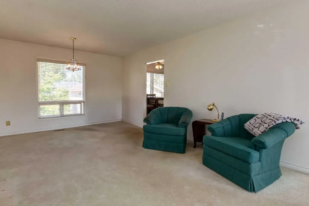 228 Maple Court Crescent SE Calgary AB T2J 1W2