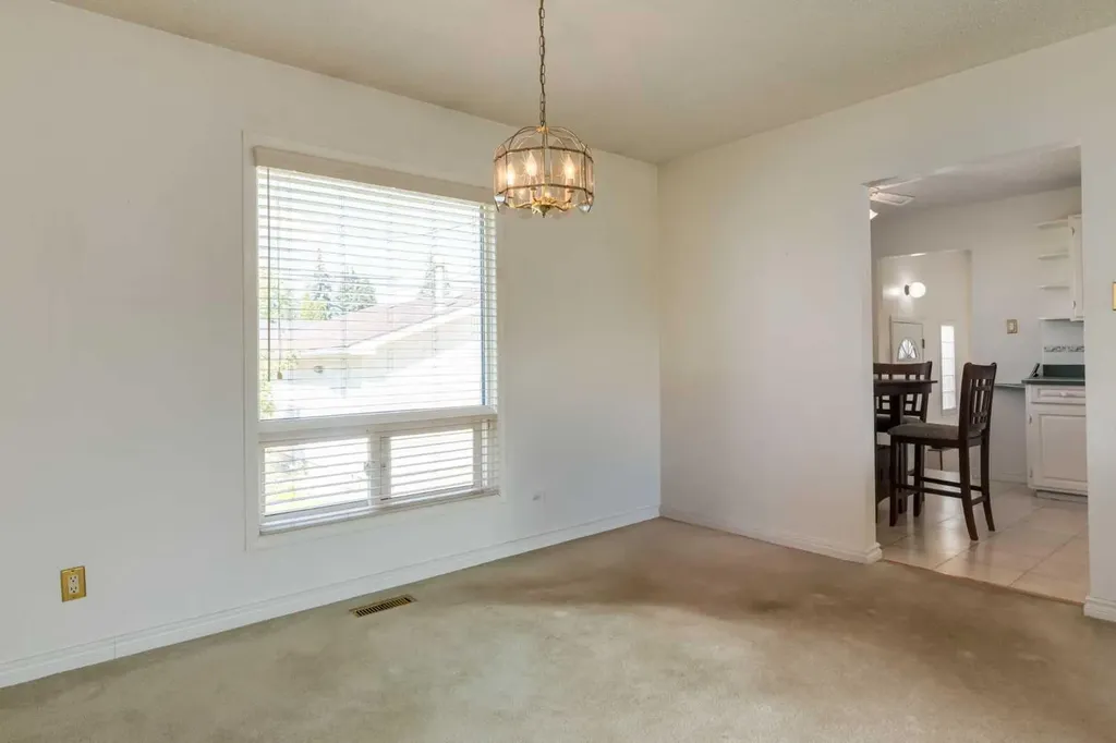 228 Maple Court Crescent SE Calgary AB T2J 1W2