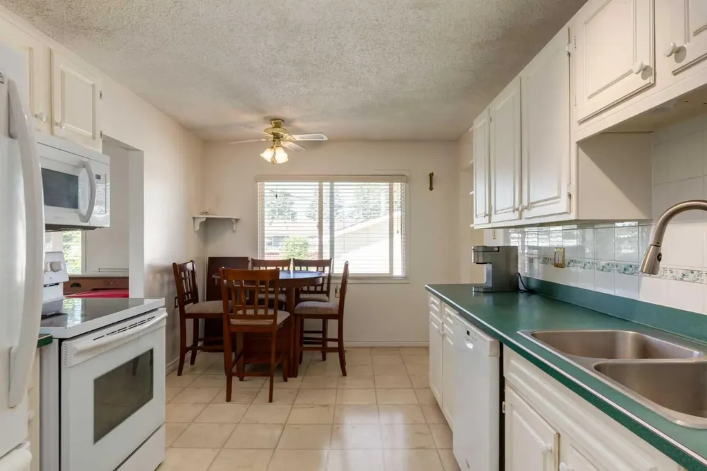 228 Maple Court Crescent SE Calgary AB T2J 1W2