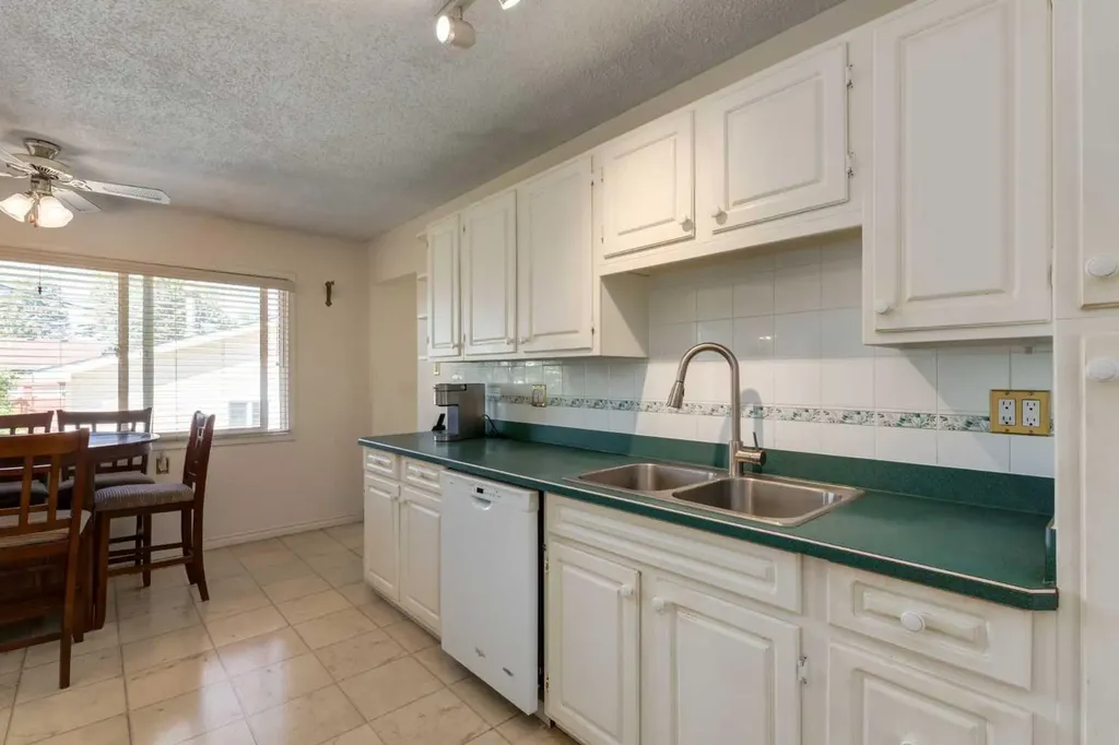 228 Maple Court Crescent SE Calgary AB T2J 1W2