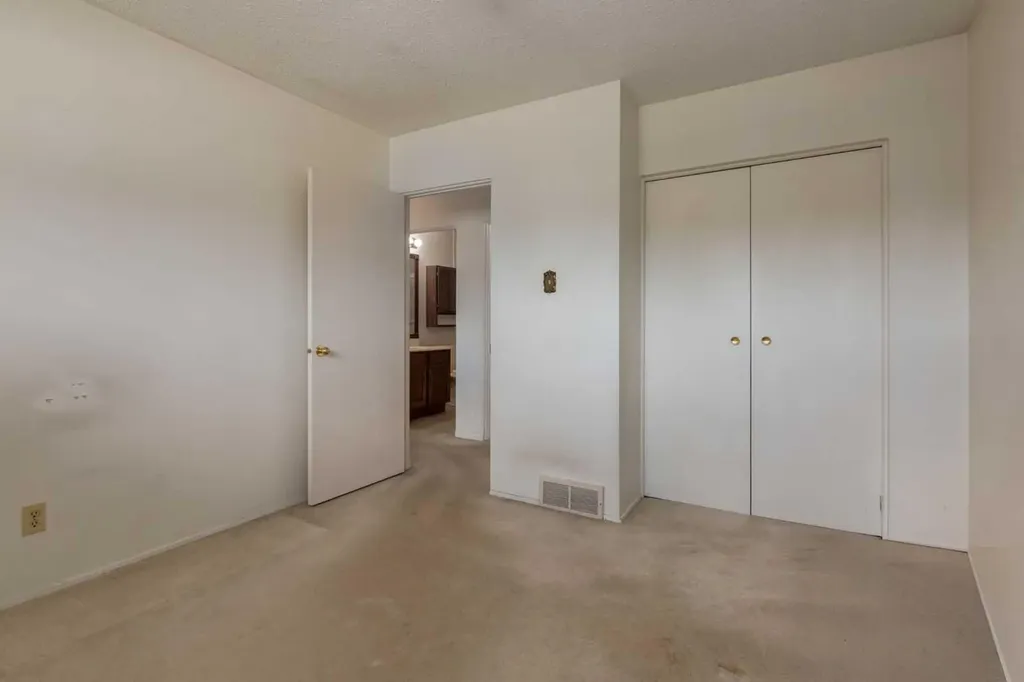 228 Maple Court Crescent SE Calgary AB T2J 1W2