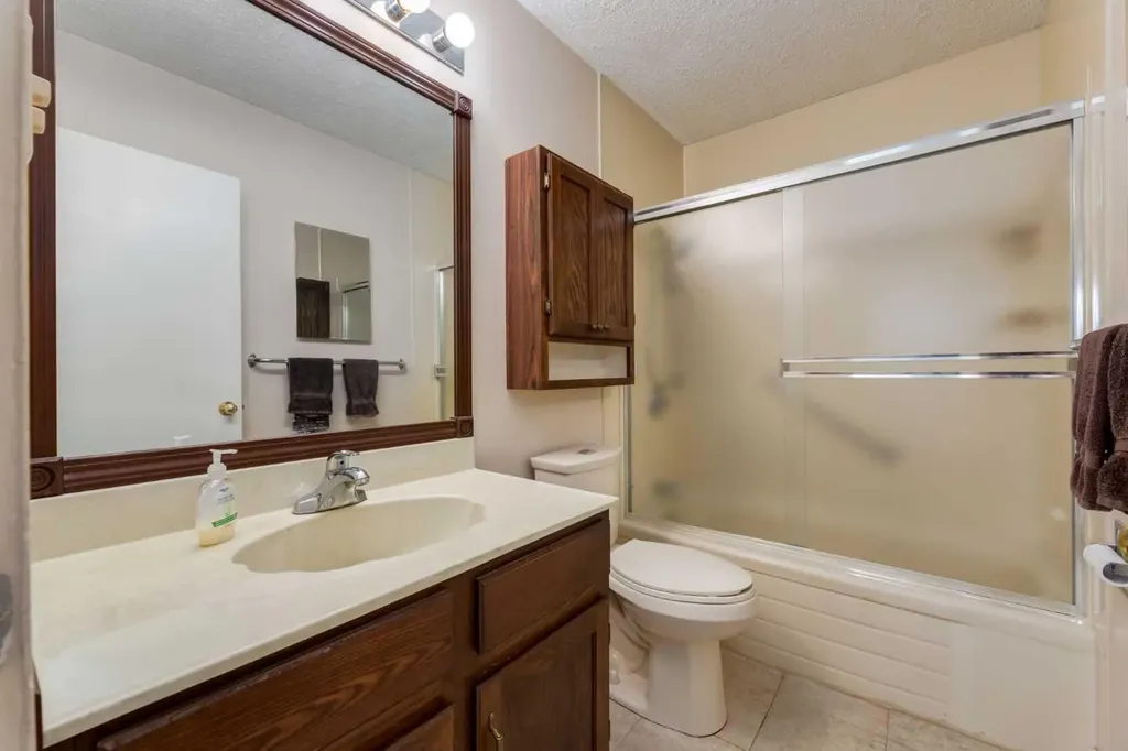 228 Maple Court Crescent SE Calgary AB T2J 1W2