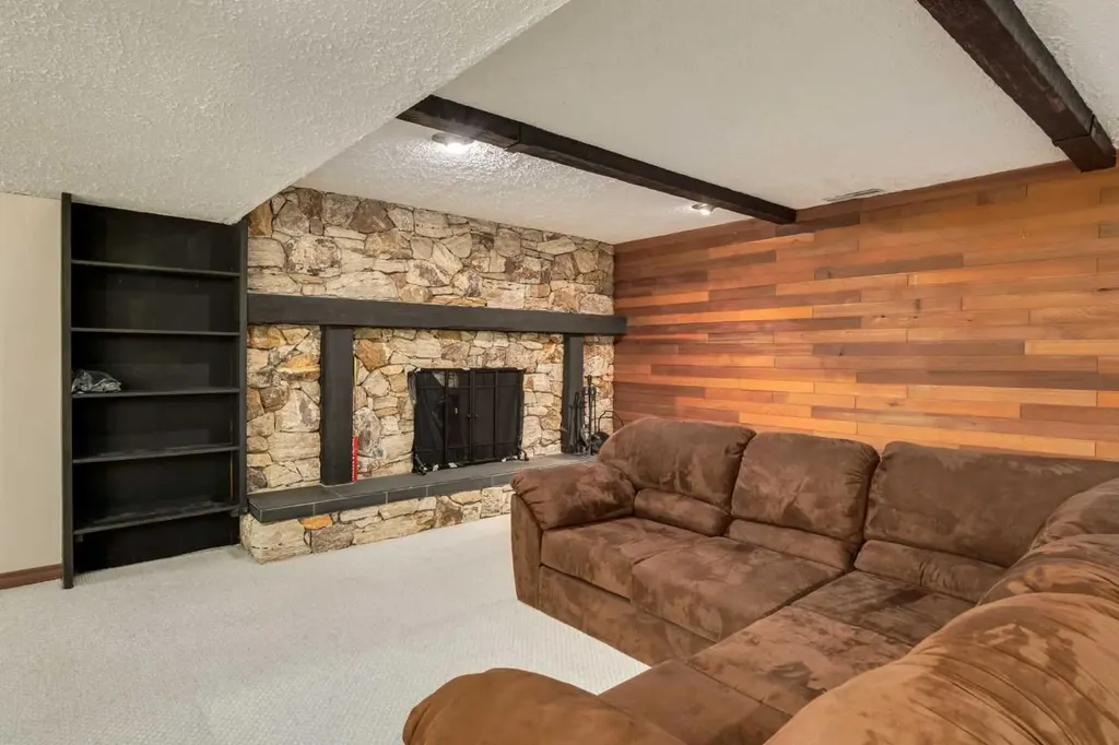 228 Maple Court Crescent SE Calgary AB T2J 1W2