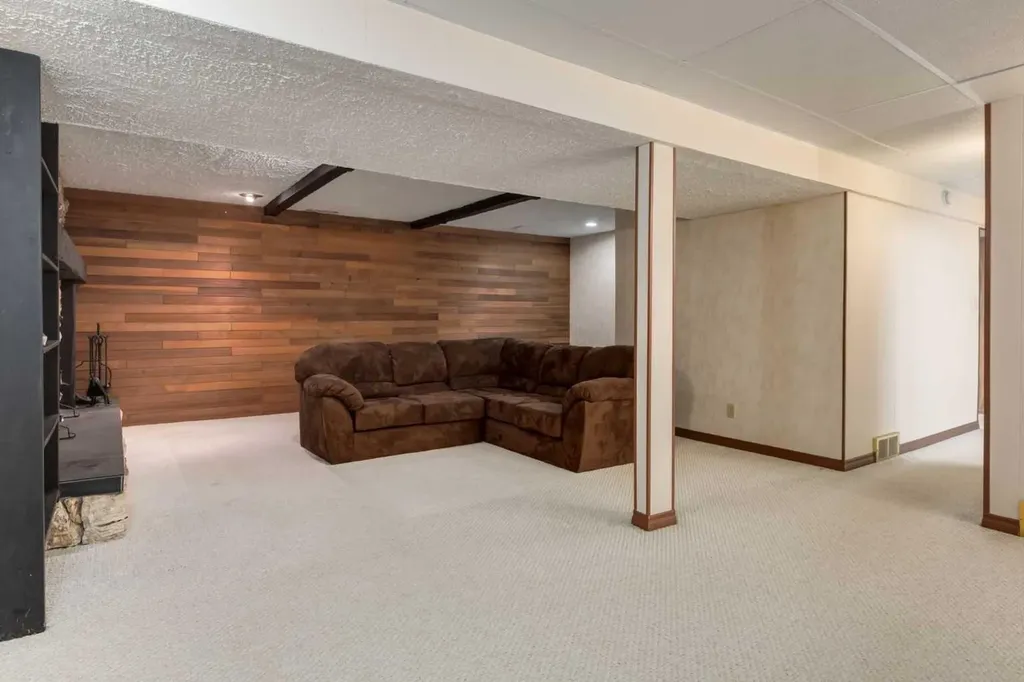 228 Maple Court Crescent SE Calgary AB T2J 1W2