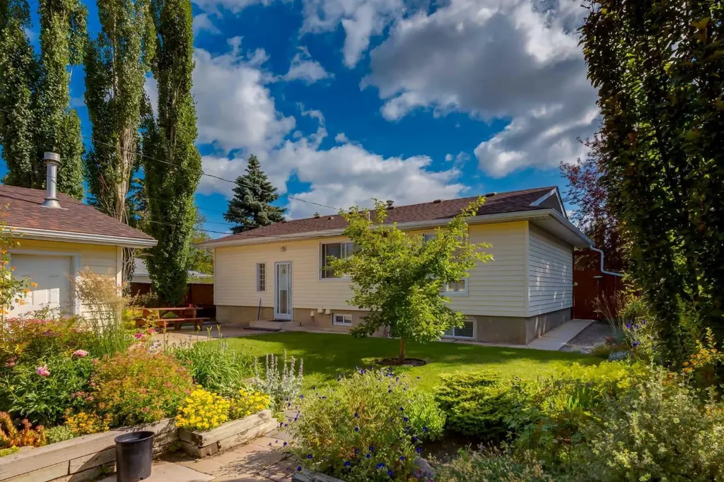 228 Maple Court Crescent SE Calgary AB T2J 1W2
