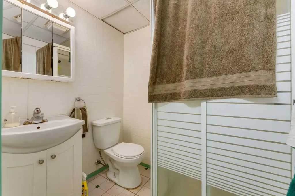 228 Maple Court Crescent SE Calgary AB T2J 1W2