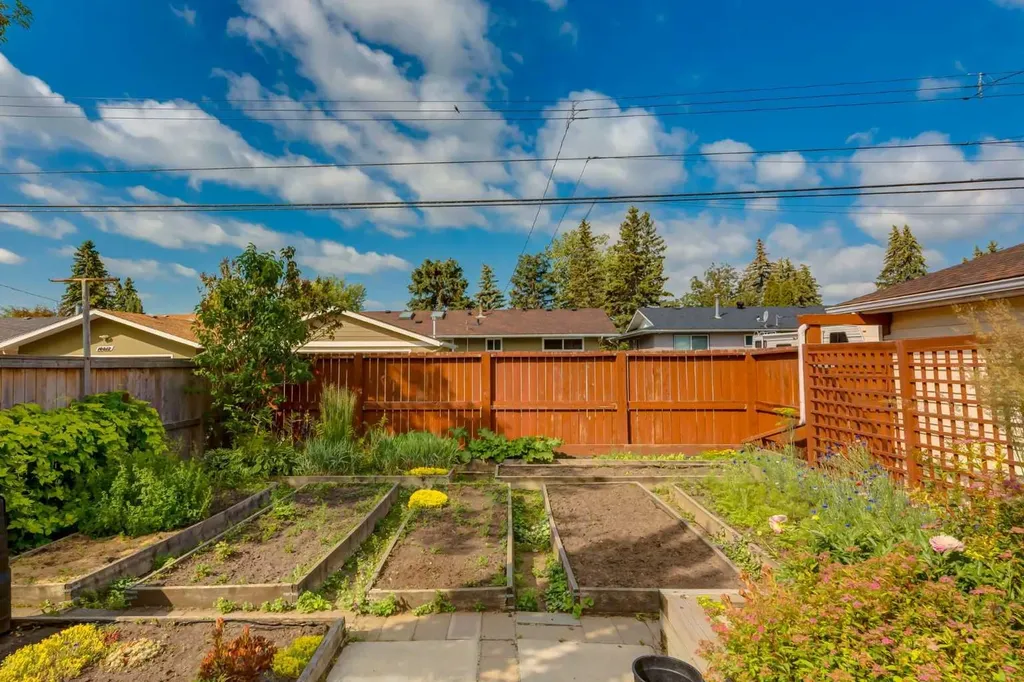 228 Maple Court Crescent SE Calgary AB T2J 1W2
