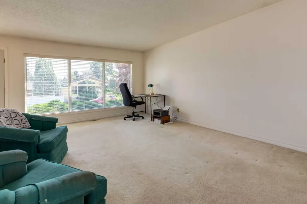 228 Maple Court Crescent SE Calgary AB T2J 1W2