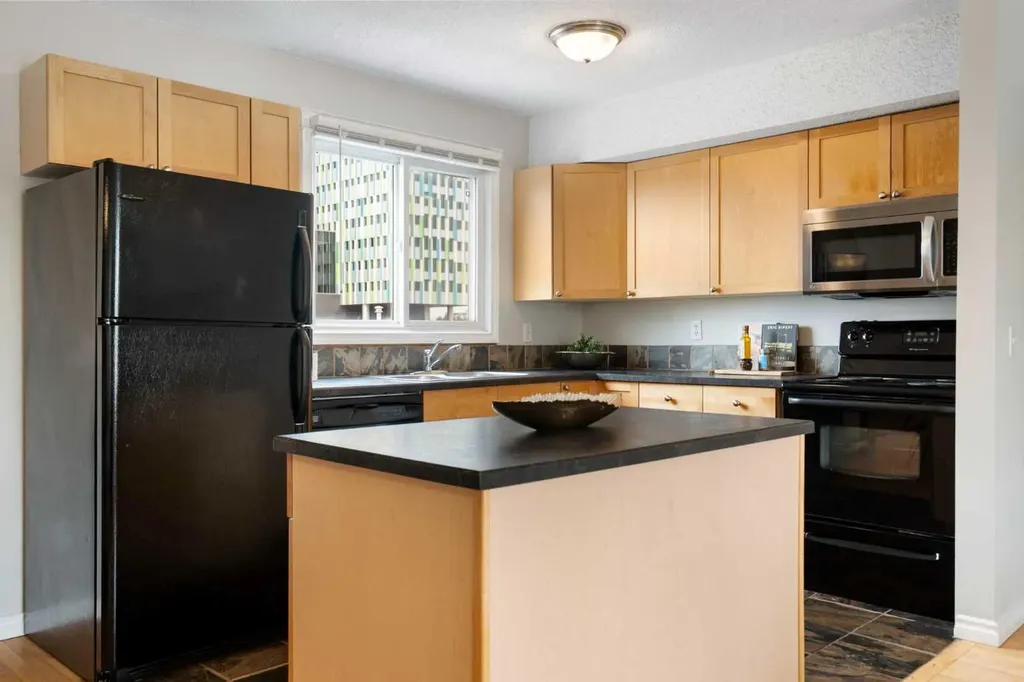 1540 29 Street NW Calgary AB T2N 4M1