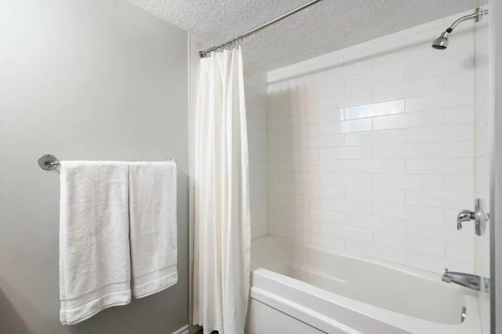1540 29 Street NW Calgary AB T2N 4M1